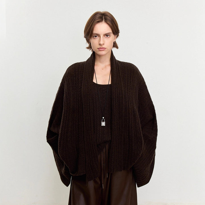 Damen luftiger Strickponcho aus feiner Wolle Drune