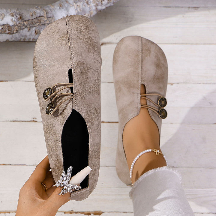 Damen nan weiche vintageinspirierte Ballerina Slipper mit dekorativen Metallknöpfen und elastischer Schnürung Drune