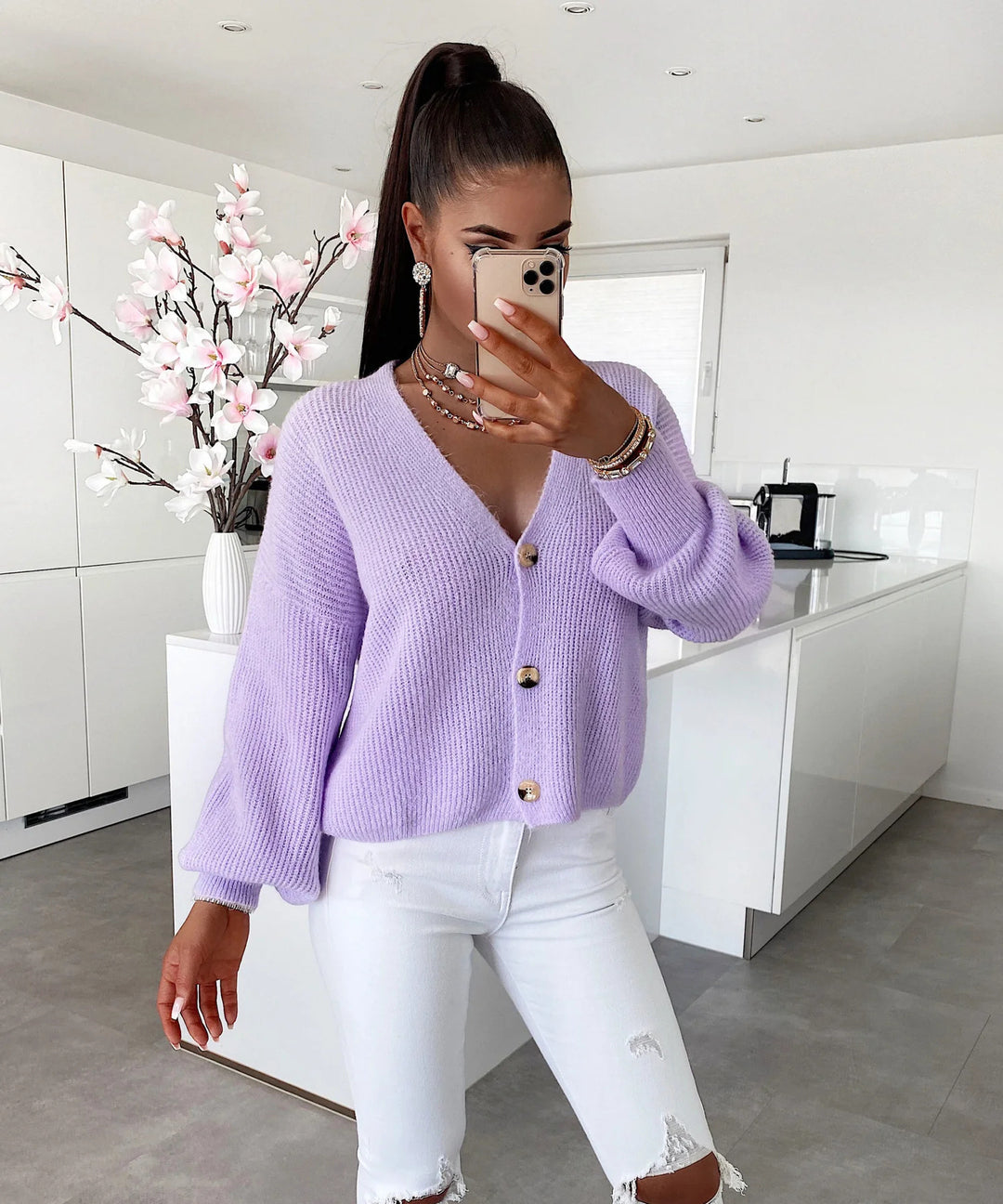 Damen Strickjacke mit voluminösen Ärmeln und hochwertigen Holzknöpfen Drune