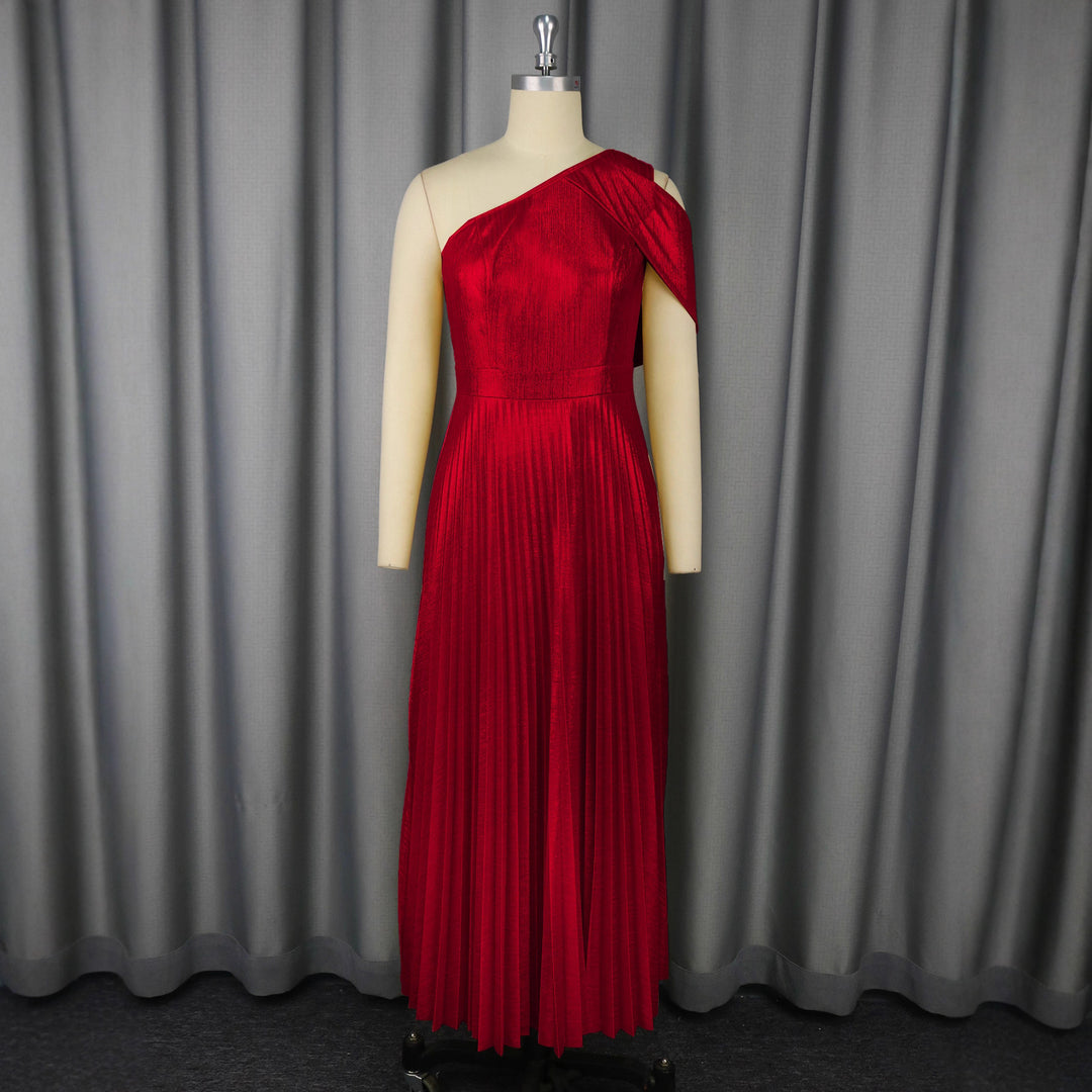 Damen Elegantes Maxi-Kleid mit asymmetrischem Schulterdesign und schimmerndem Plisseestoff Drune