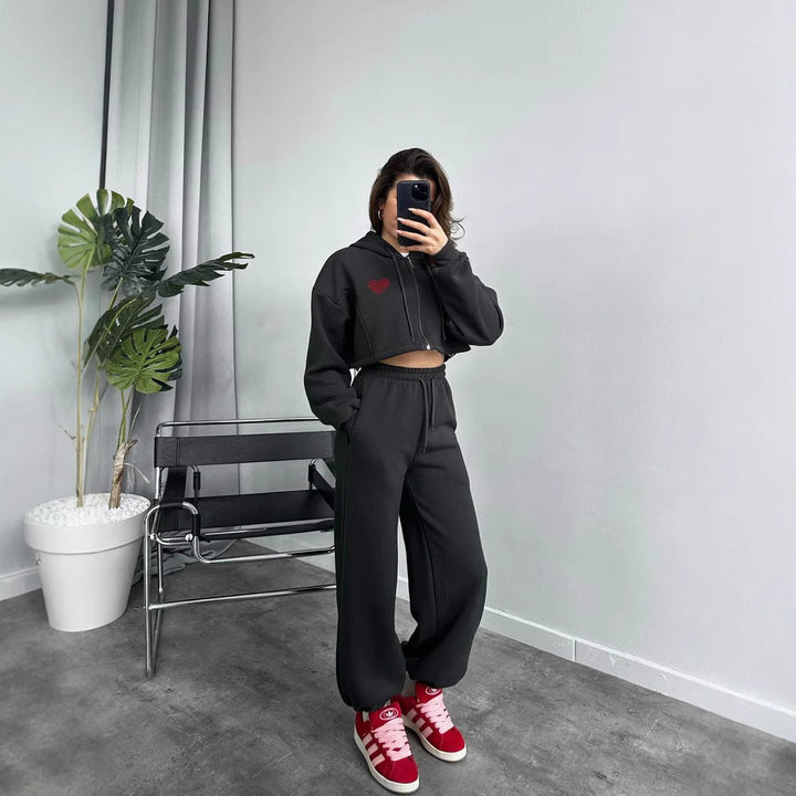 Damen Set aus cropped Hoodie und lässigen Sweatpants Drune