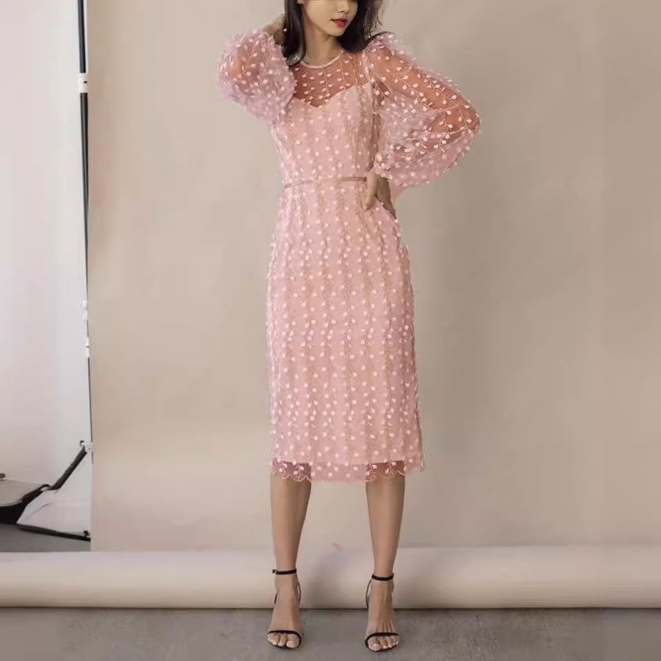 Damen Kleid mit transparenten Puffärmeln und floralem Stickdesign Drune