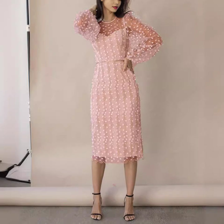 Damen Kleid mit transparenten Puffärmeln und floralem Stickdesign Drune