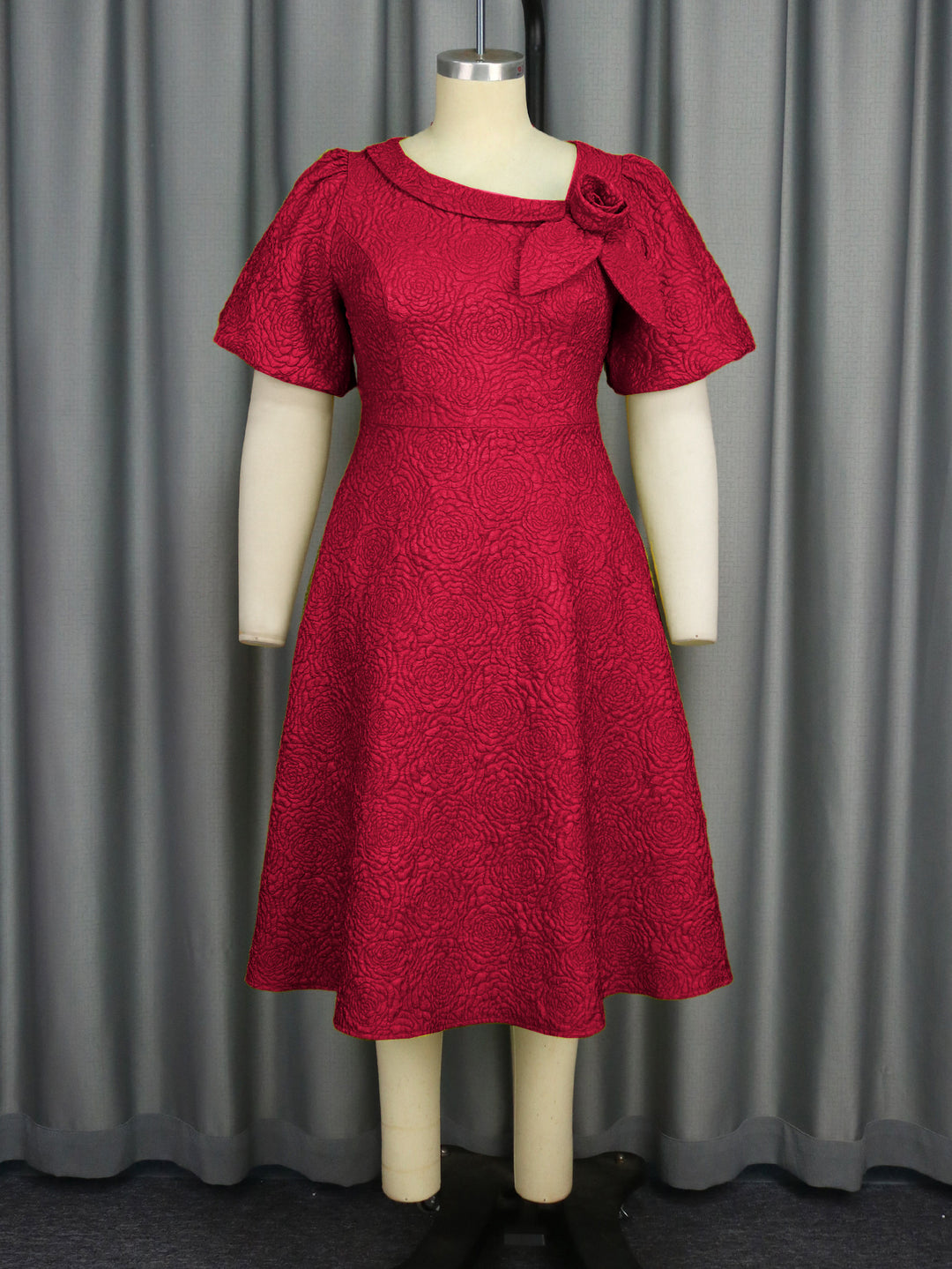 Damen Elegantes Kleid mit strukturierter Blumenapplikation Drune