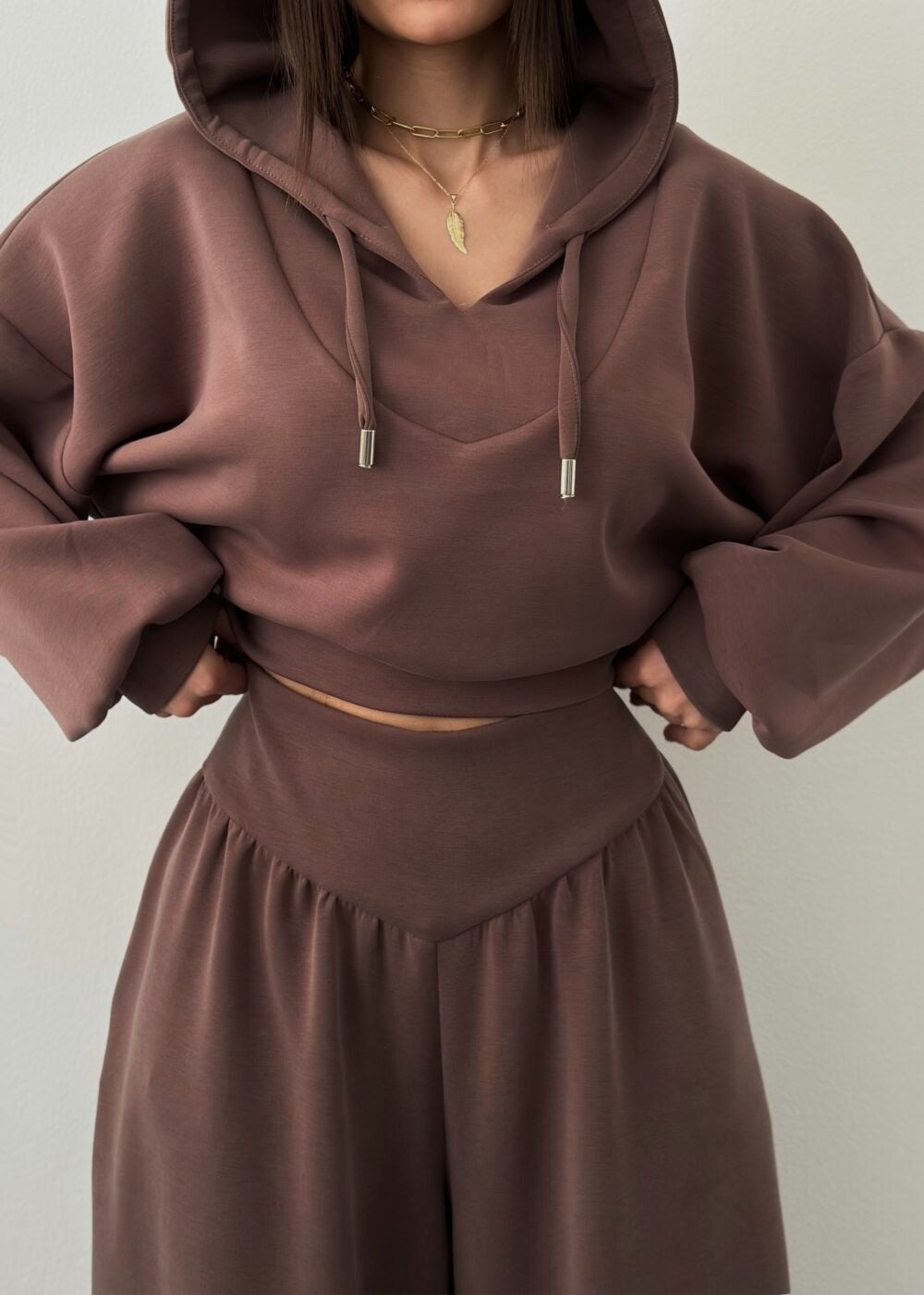 Damen nan luxuriöses Freizeitset Kapuzenpullover mit V-Ausschnittdetail und Culotte mit hoher Taille Drune