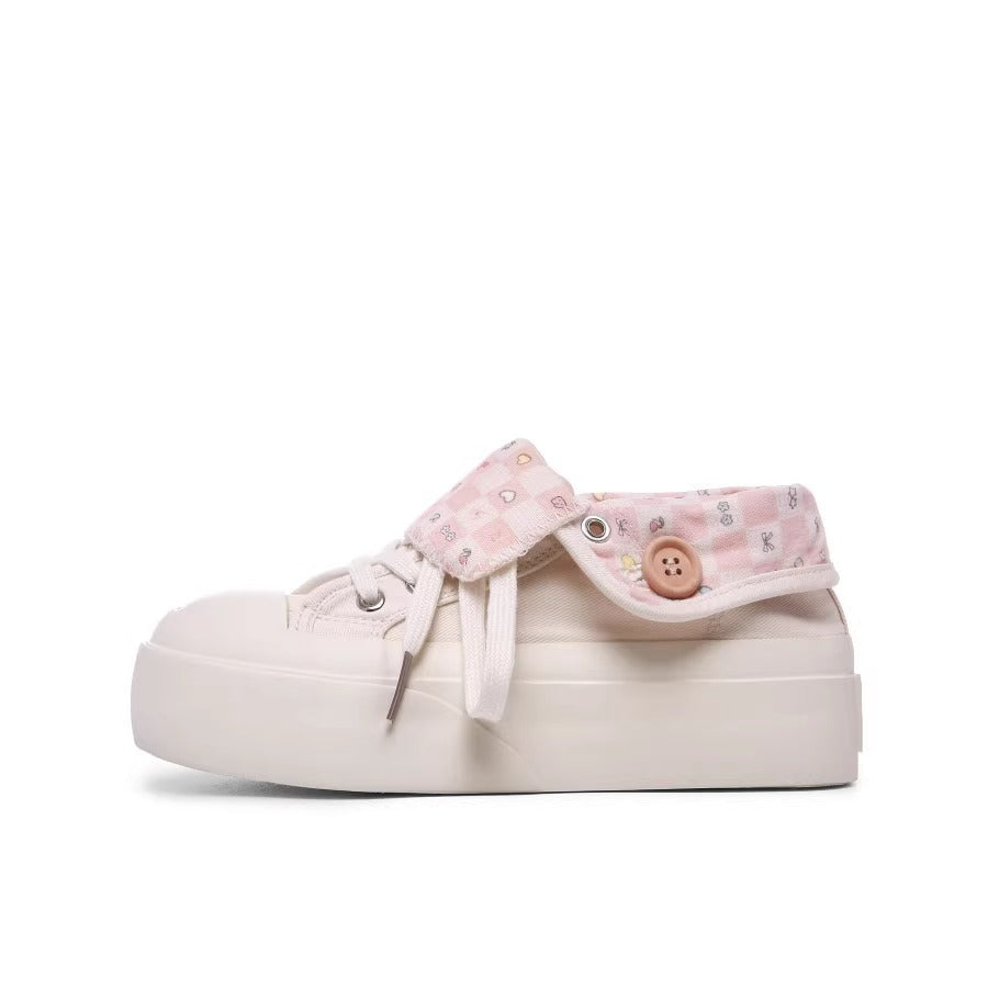 Damen Modische Sneakers mit besonderen Knopf-Details und verspieltem Karomuster Drune