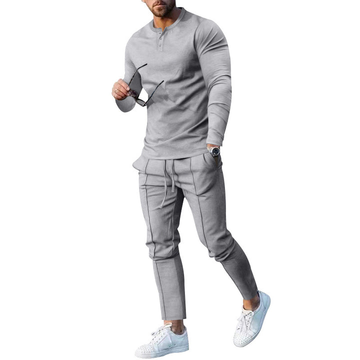 Herren athletisches Freizeit-Ensemble mit langärmligem Henley-Oberteil und bequemen Jogginghosen Drune