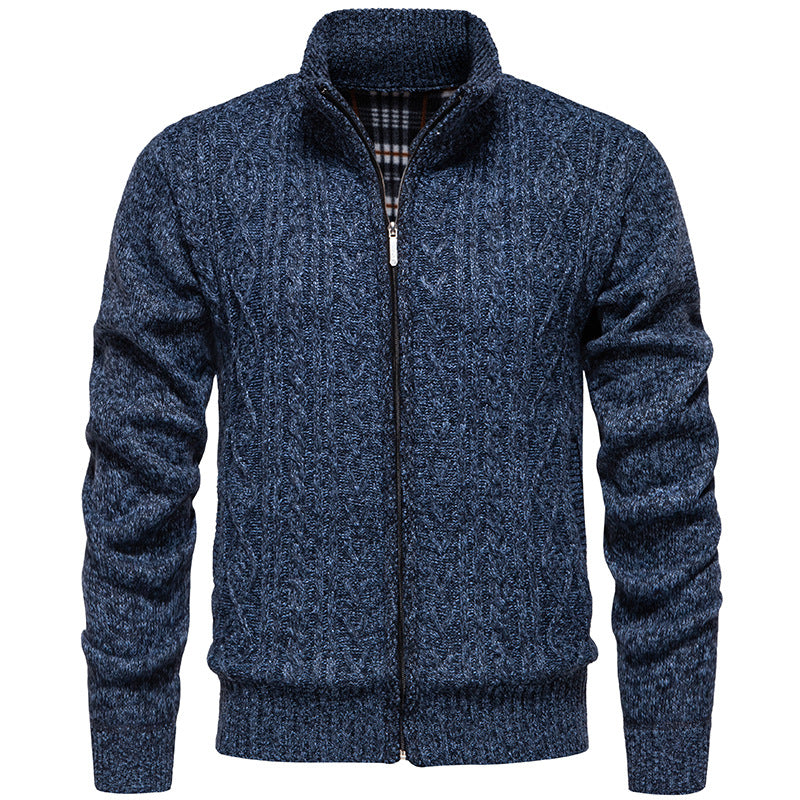 Herren nan grobgestrickter Cardigan mit Zopfmuster, Stehkragen und kariertem Innenfutter Drune