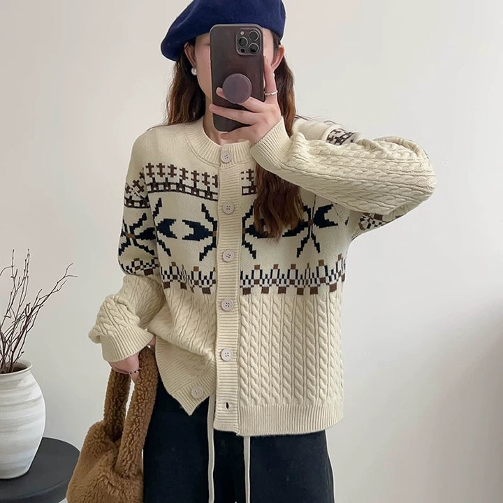Damen Grobstrick-Cardigan mit dekorativem Zopfmuster und Knopfdetails Drune