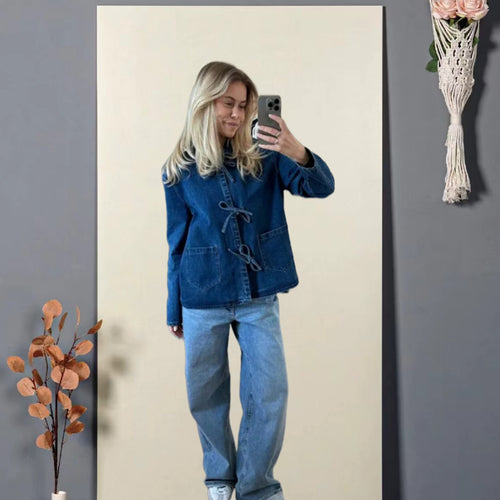 Damen modische Jeansjacke mit dekorativen Knopfdetails und zwei aufgesetzten Taschen Drune