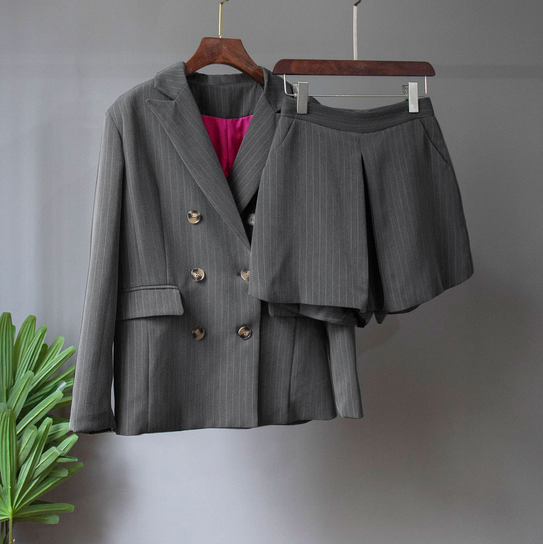 Damen modisches Blazer-Set mit schickem Streifenmuster und kurzen Hosen Drune