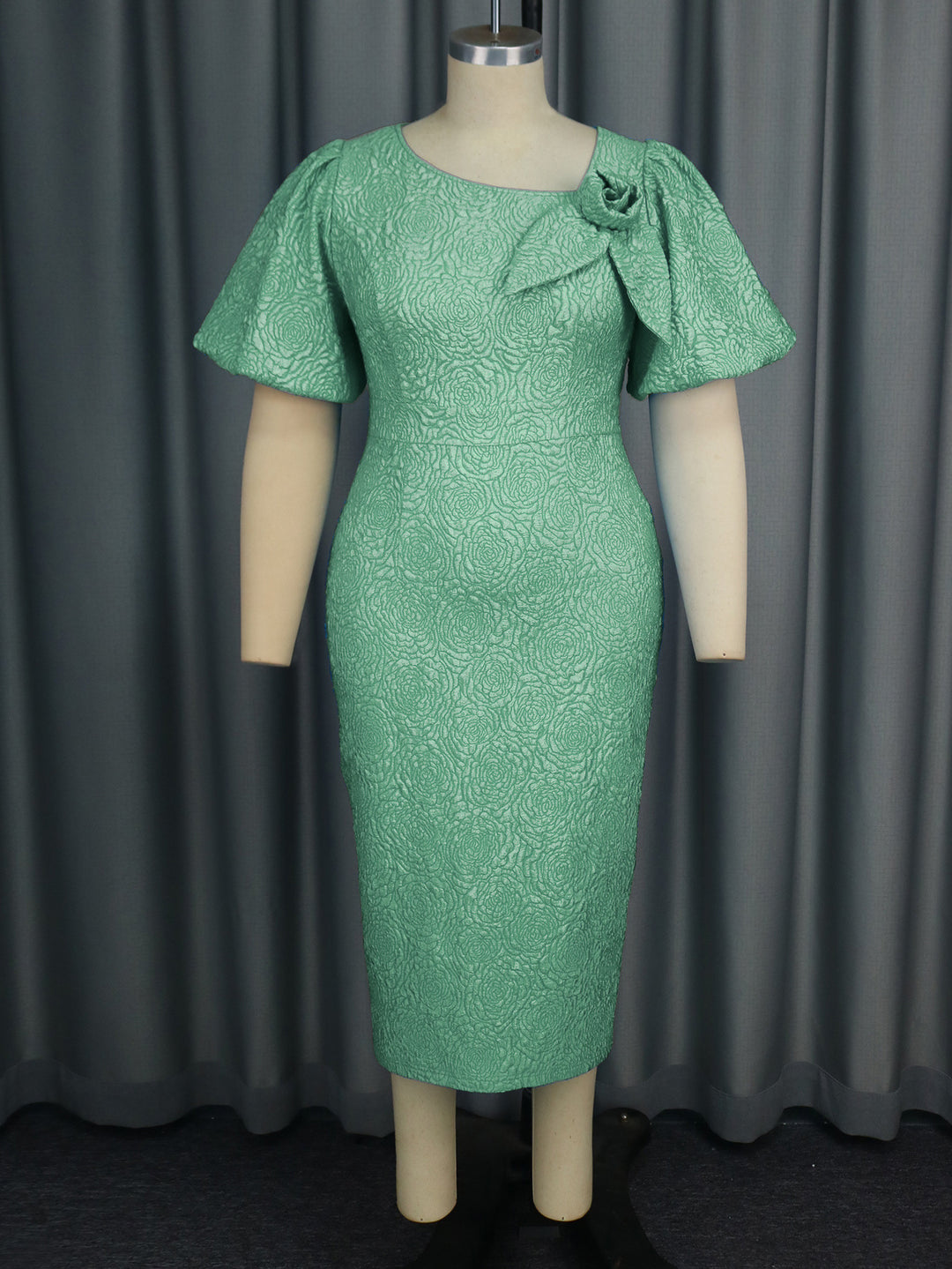 Damen elegantes Etuikleid mit fließenden Puffärmeln und Blumenapplikation Drune