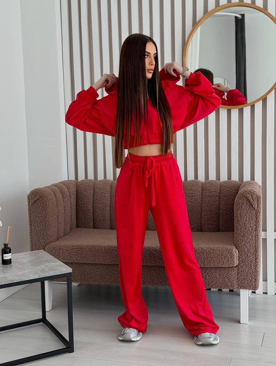 Damen Velours Freizeitanzug mit cropped Oberteil und weitem Bein Drune