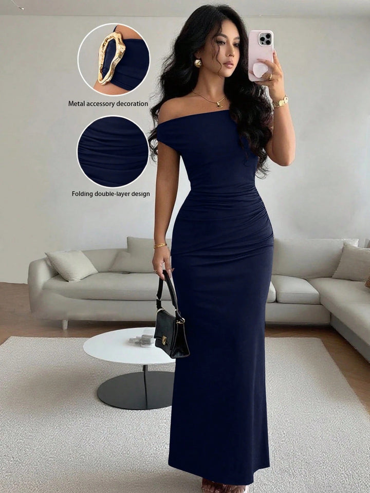 Damen Wickelmaxikleid mit schmalem Schnitt und auffälligen Details Drune