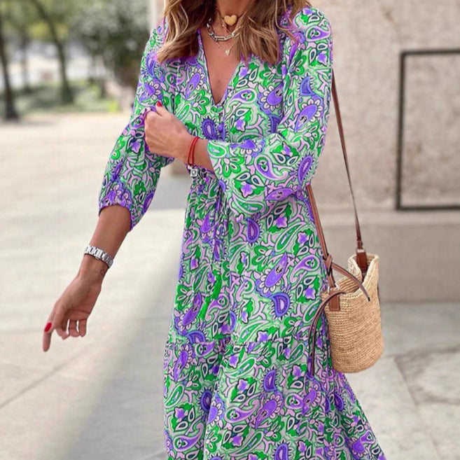 Damen Maxi-Kleid mit traditionellem floralen Muster und V-Ausschnitt Drune
