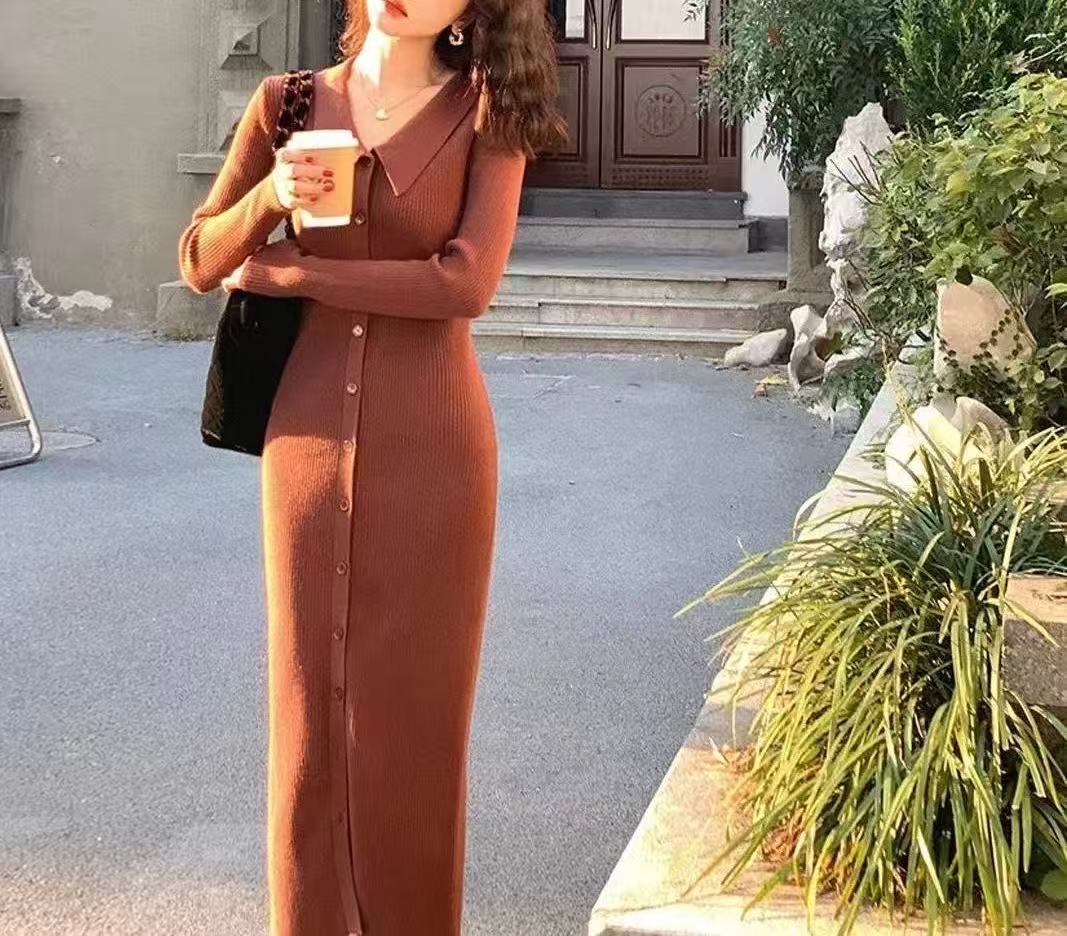 Damen Strickmaxikleid mit Knopfverschluss und modischem Kragen Drune