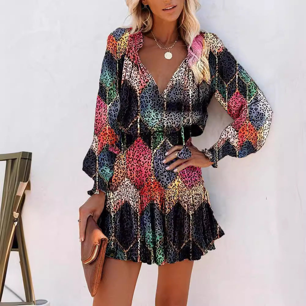 Damen verspieltes Mini-Kleid mit buntem Mustermix und Volantdetails Drune