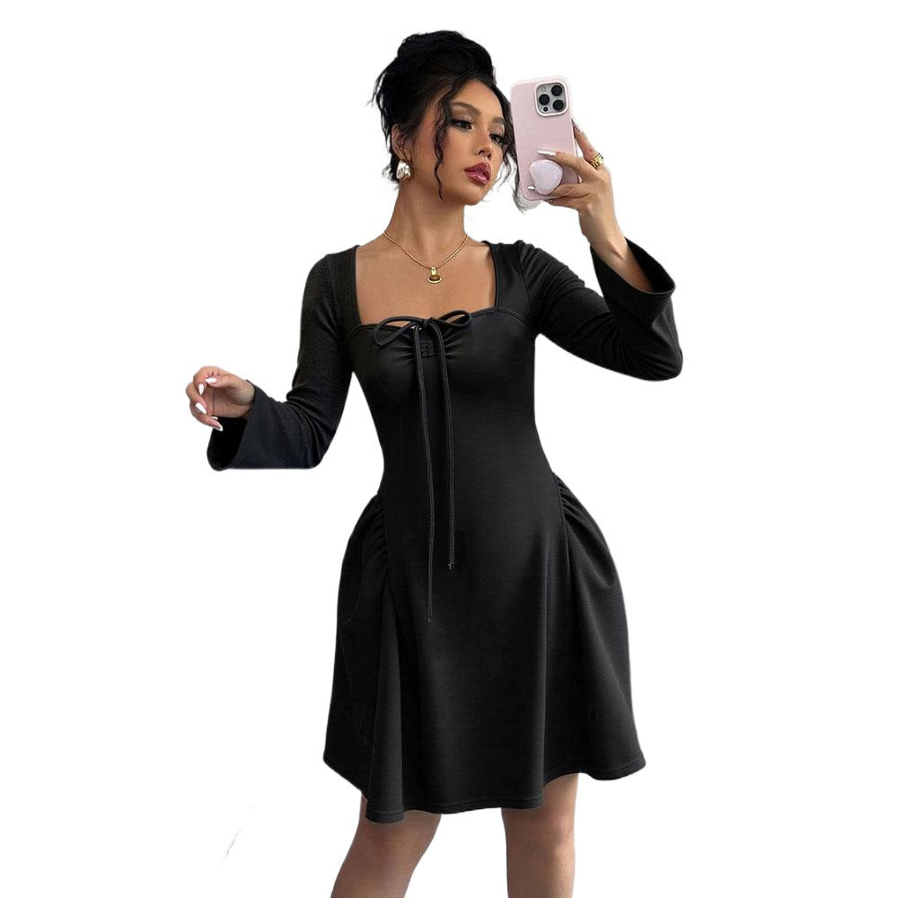 Damen knielanges Kleid mit raffinierten Rüschendetails und taillierter Passform Drune