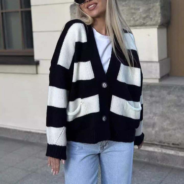 Damen kuschelige Oversized Strickjacke mit modernen Streifen und Taschen Drune