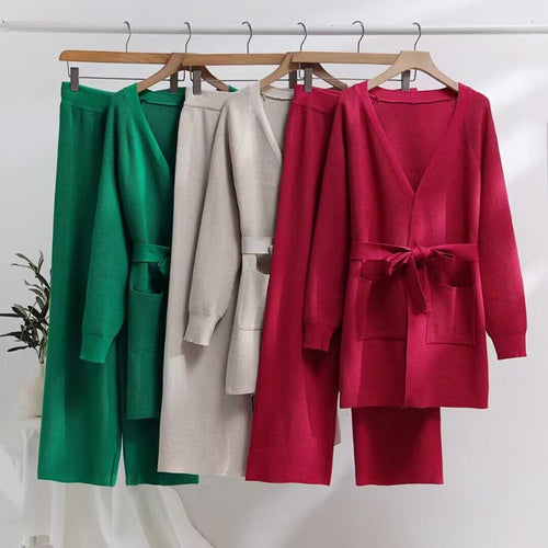 Damen modisches Strick-Lounge-Set mit Bindegürtel und praktischen Taschen Drune