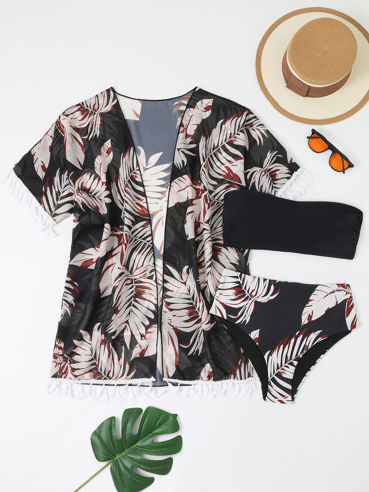 Damen elegantes Strandoutfit mit floralem Überwurf und passendem Bikini Drune