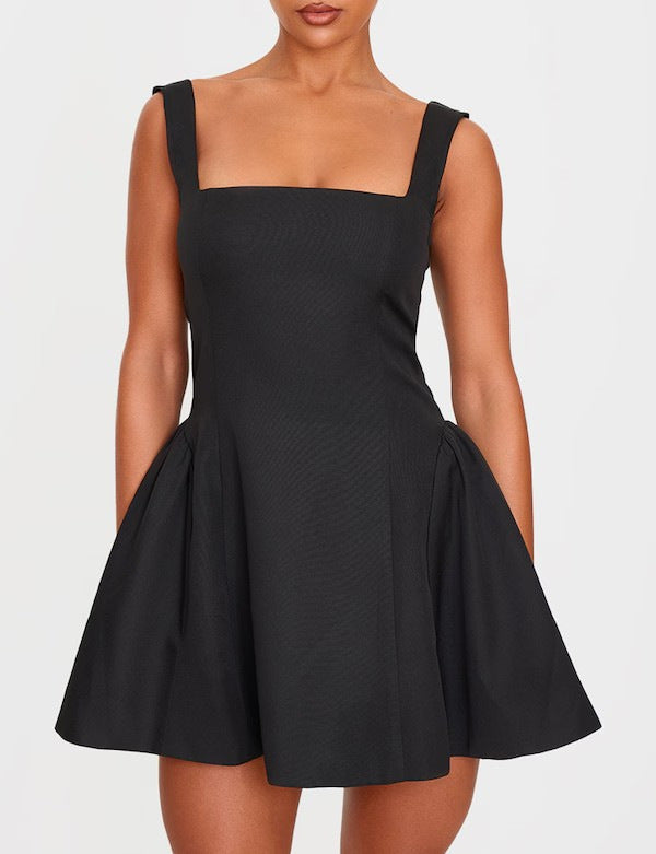 Damen A-Linien Kleid mit quadratischem Ausschnitt und angeschnittenen Taschen Drune