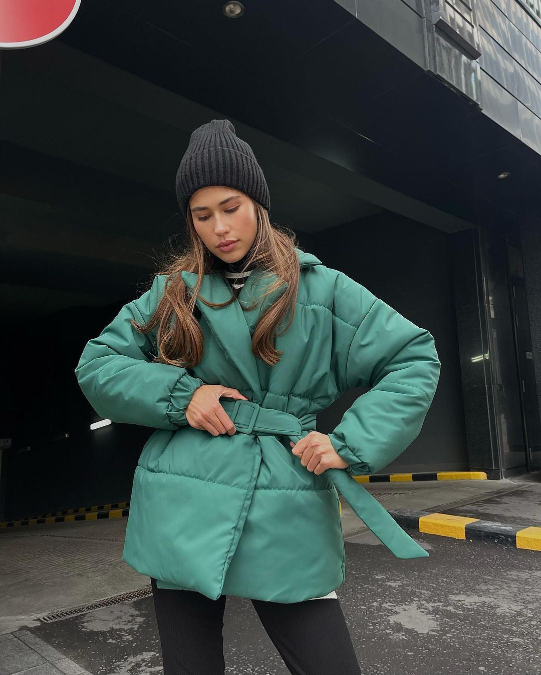 Damen modischer Kurzparka mit tailliertem Gürtel Drune