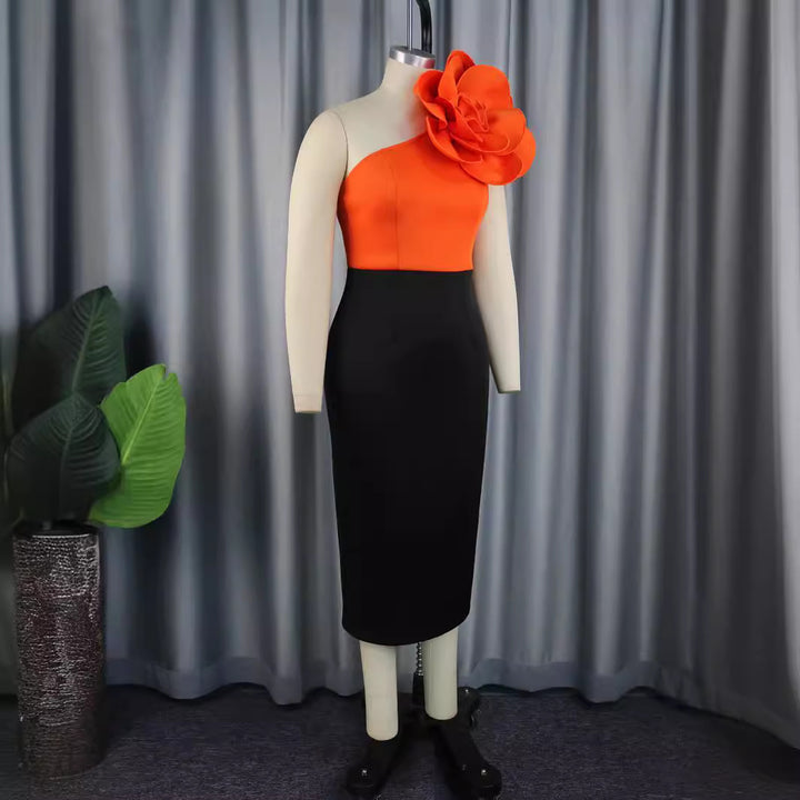 Damen figurbetontes Kleid mit asymmetrischem Blumenakzent Drune