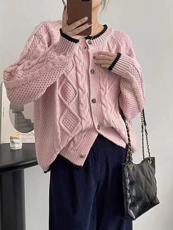 Damen Grobstrickjacke mit Zopfmuster und dekorativen Knöpfen Drune