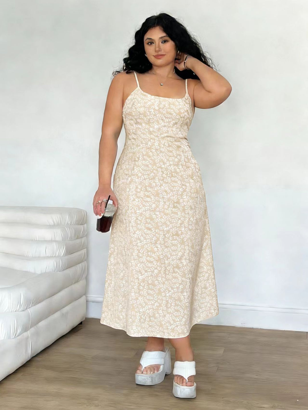 Damen Maxikleid mit feinem Blumenmuster und verstellbaren Spaghettiträgern Drune