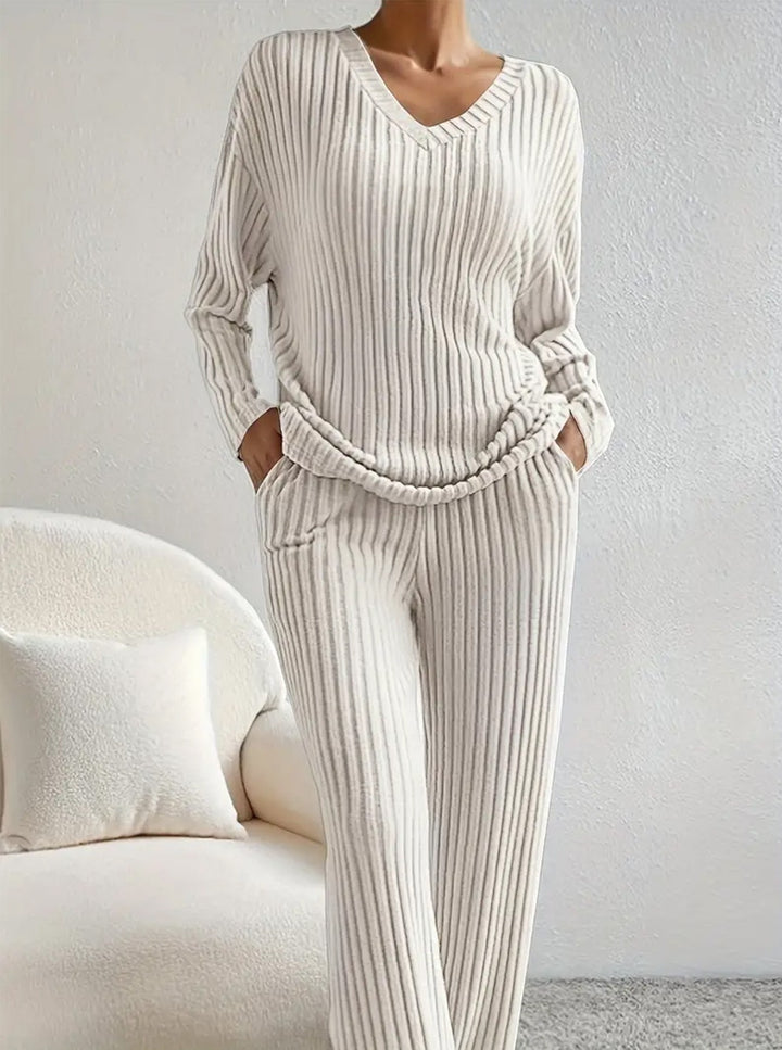 Damen gemütlicher Strickanzug im modernen Rippdesign Drune