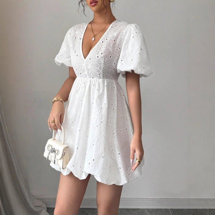 Damen Minikleid mit floralem Lochstickdesign und vorteilhaftem V-Ausschnitt Drune