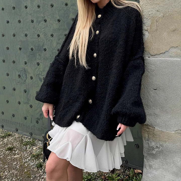 Damen kuscheliger Strickmantel mit voluminösen Ärmeln und goldenen Knopfdetails Drune