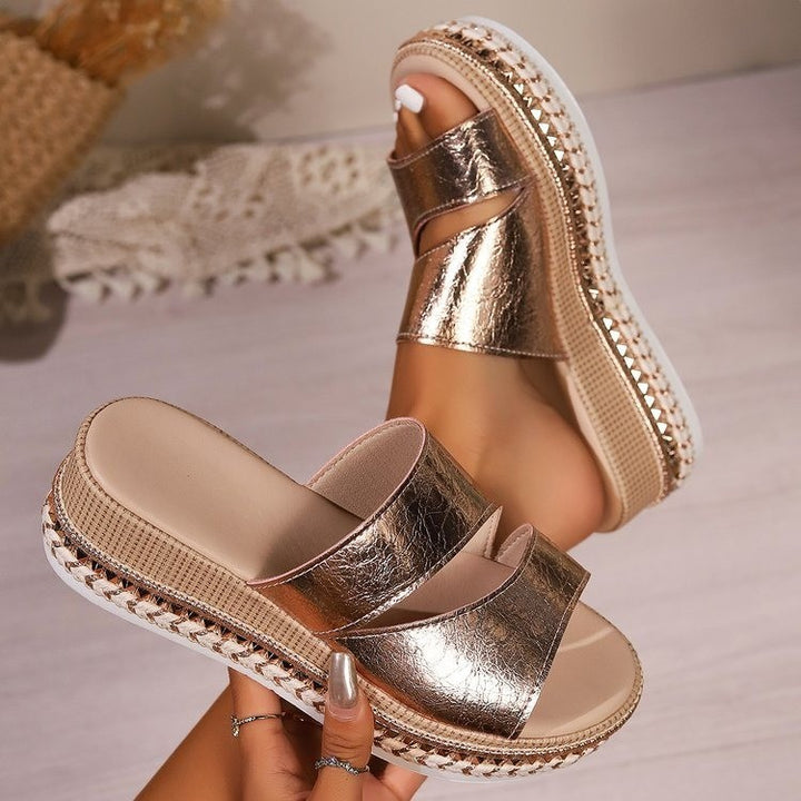 Damen modische Plattform-Sandalen mit glänzendem Obermaterial und stilvollem Riemen Drune