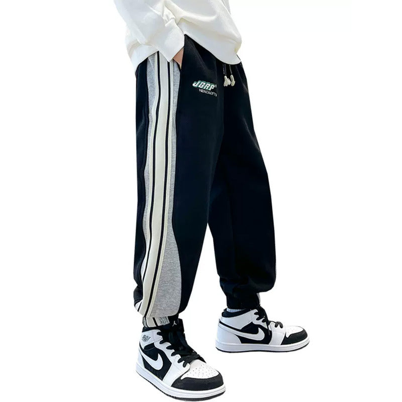 Herren sportliche Jogginghose mit seitlichem Streifendetail Drune
