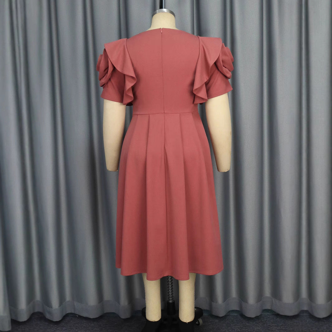 Damen Kleid mit voluminösen Rüschensäumen und eleganter Taillenschließe Drune