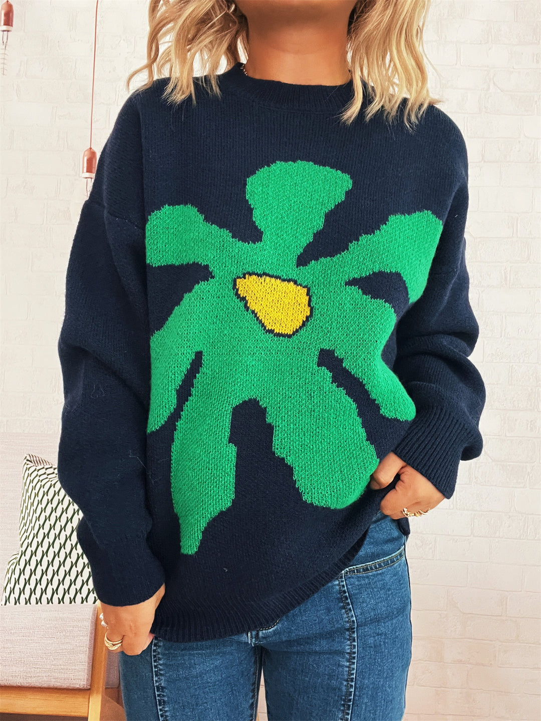 Damen verspielter Strickpullover mit floraler Applikation Drune