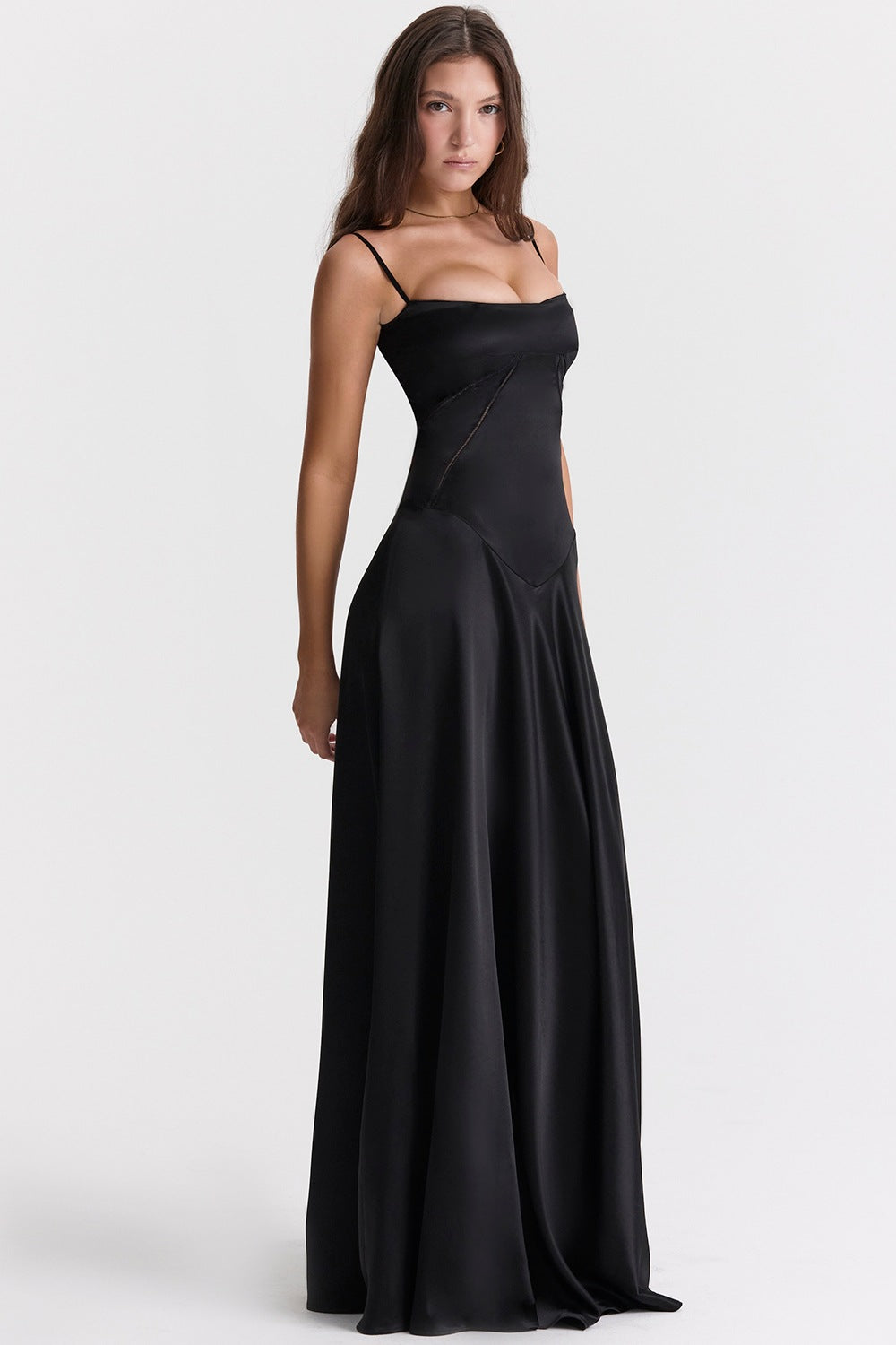 Damen Elegantes Maxikleid mit schmalen Spaghettiträgern und fließendem Satinfall Drune