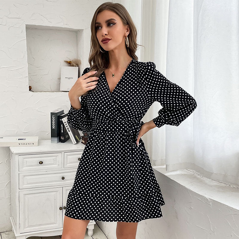 Damen Wickelkleid mit eleganten Rüschendetails und taillierbarem Gürtel Drune