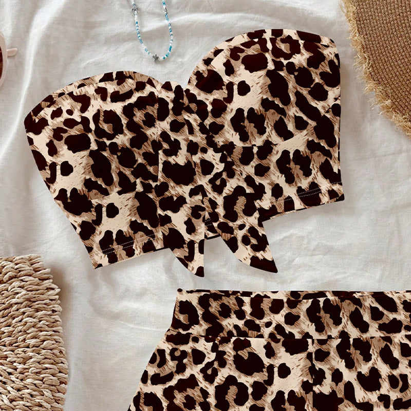 Damen Bandeau-Oberteil mit luftigen Shorty-Shorts im Leopardenmuster Drune