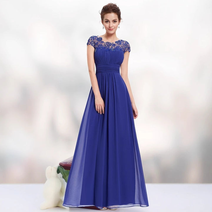 Damen Maxikleid mit höchster Eleganz und feinen Spitzenapplikationen Drune