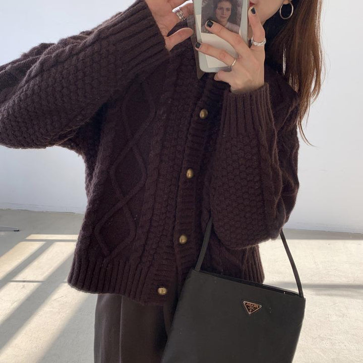 Damen Grobstrick-Cardigan mit Knopfdetails und Zopfmuster Drune