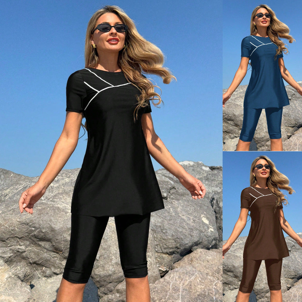 Damen Sportliches Strandoutfit mit kurzem Oberteil und Radlerhosen Drune