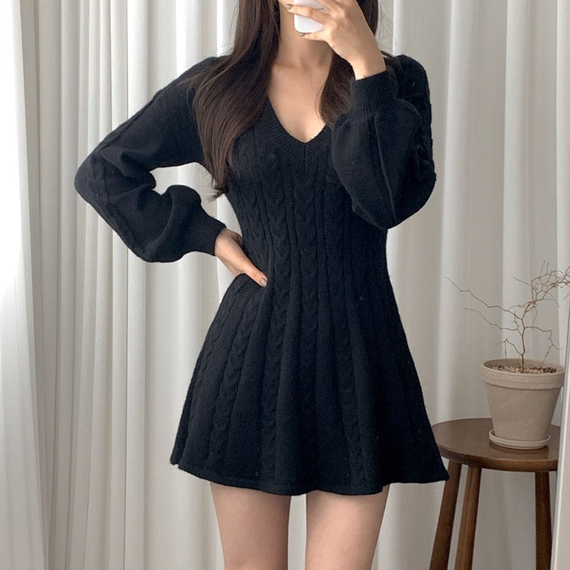 Damen Strickkleid mit V-Ausschnitt und Zopfmuster Drune