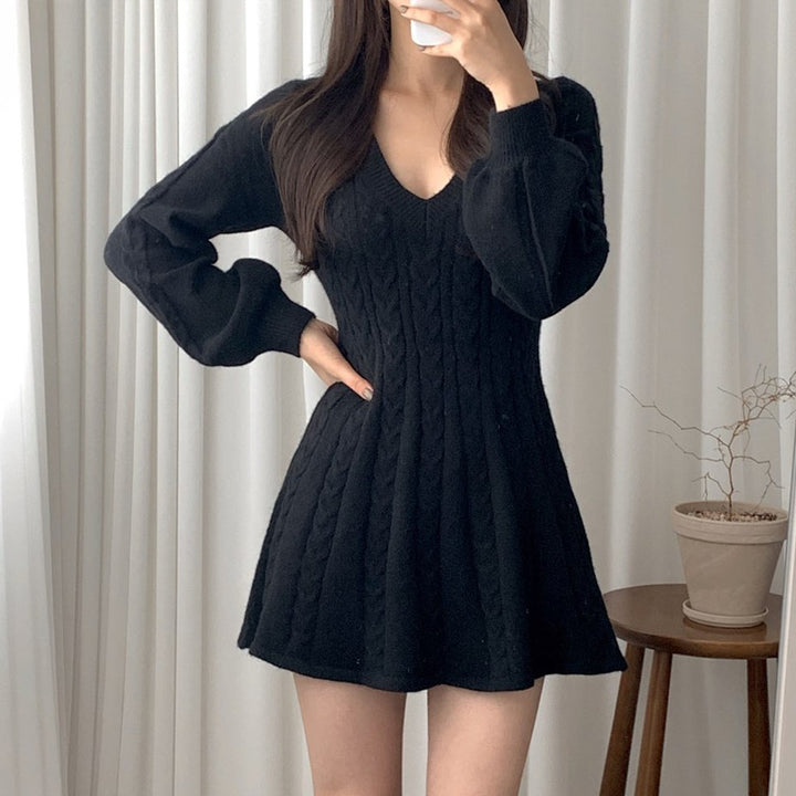 Damen Strickkleid mit V-Ausschnitt und Zopfmuster Drune