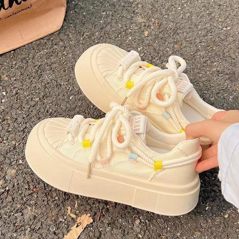 Damen Sportliche Plateau-Sneaker mit farbenfrohen Akzenten und robustem Obermaterial Drune