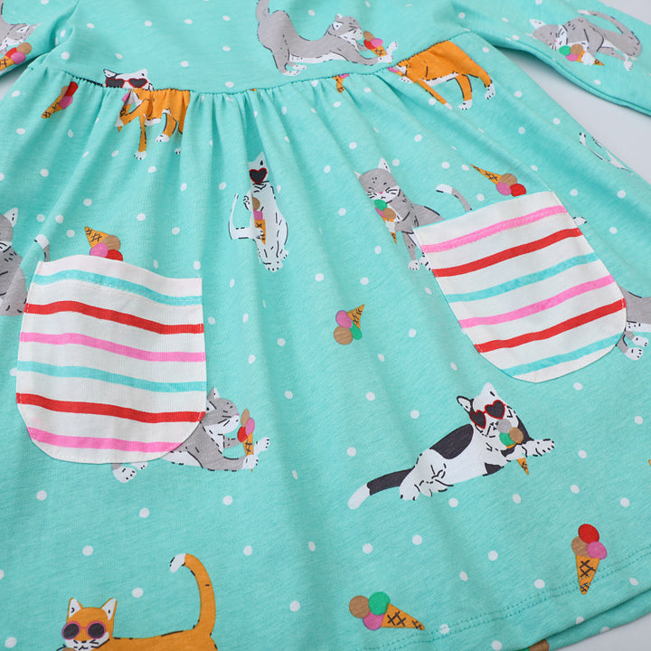 Mädchen Freizeitkleid mit verspieltem Katzenmotiv und praktischen Taschen Drune