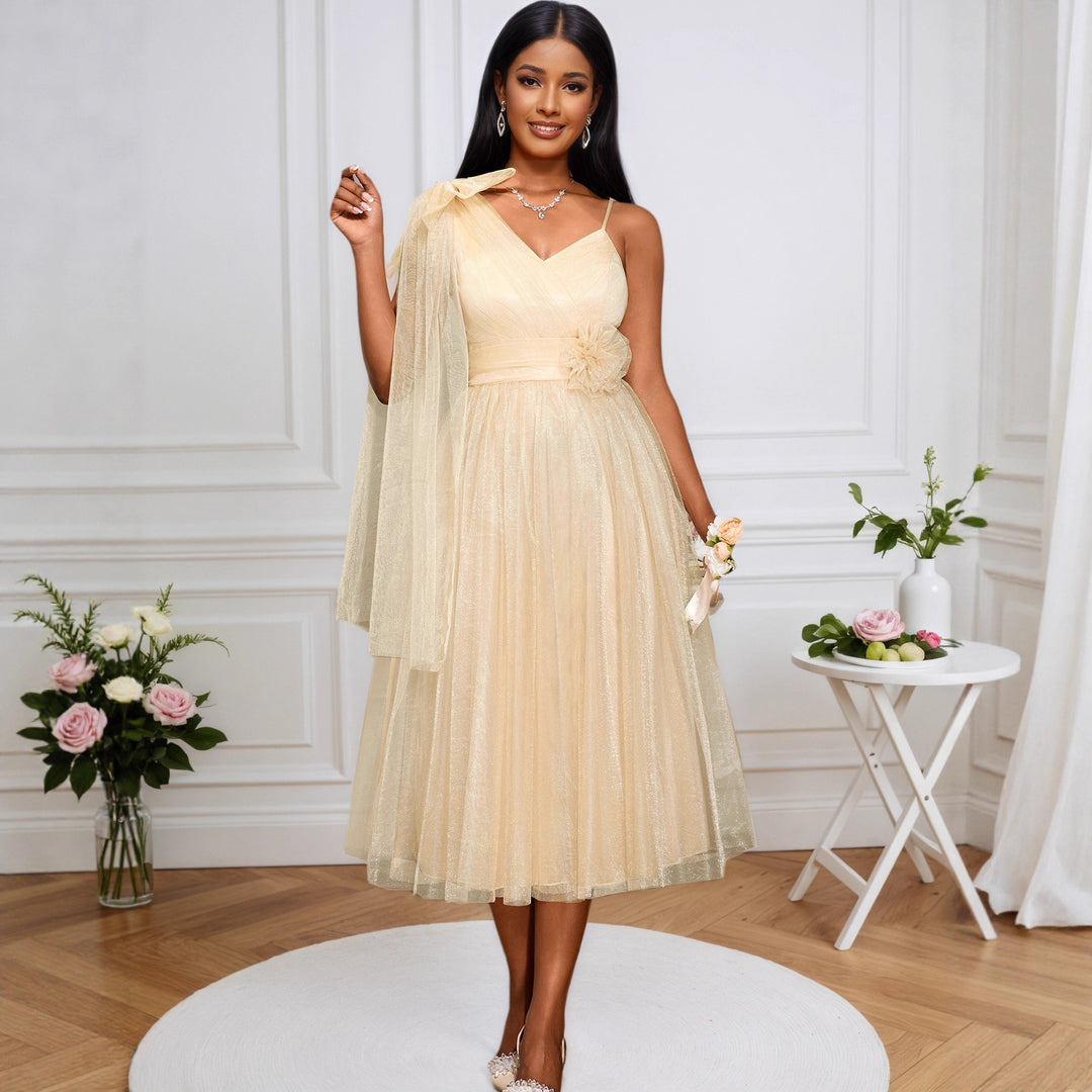 Damen glamouröses Cocktailkleid mit voluminösem Überwurf und floralen Akzenten Drune