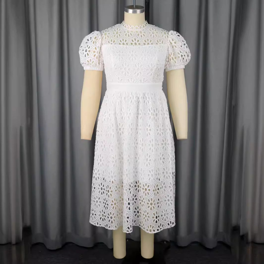 Damen Elegantes Kleid mit Blumenbordüren und Puffärmeln Drune