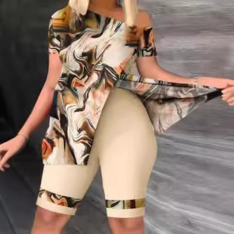 Damen Sportliches Oberteil mit schickem asymmetrischen Schnitt und Figur betonten Shorts Drune